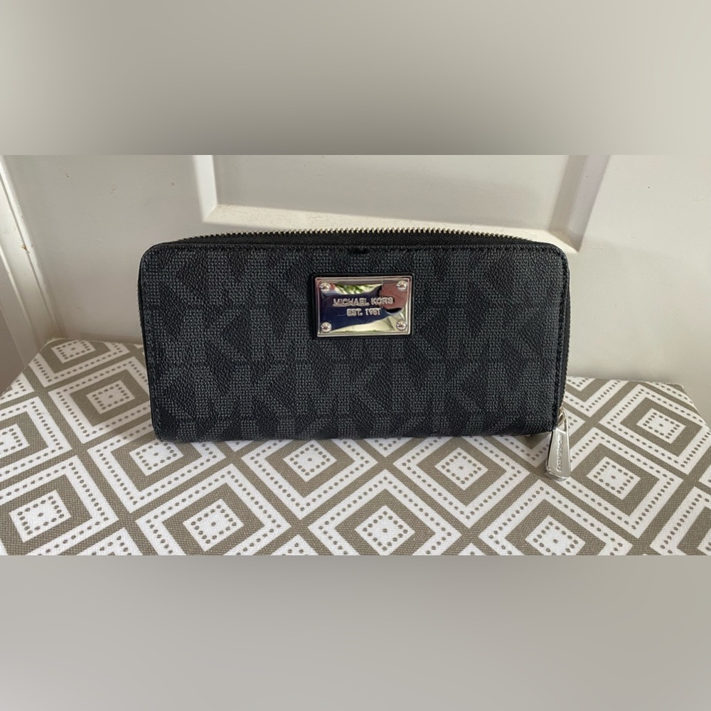 Black Michael Kors initial wallet